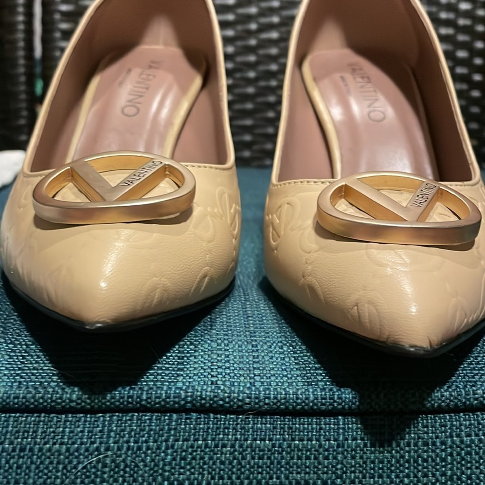 Valentino Heels Pumps Size 8 Runs Small - Picture 6 of 11
